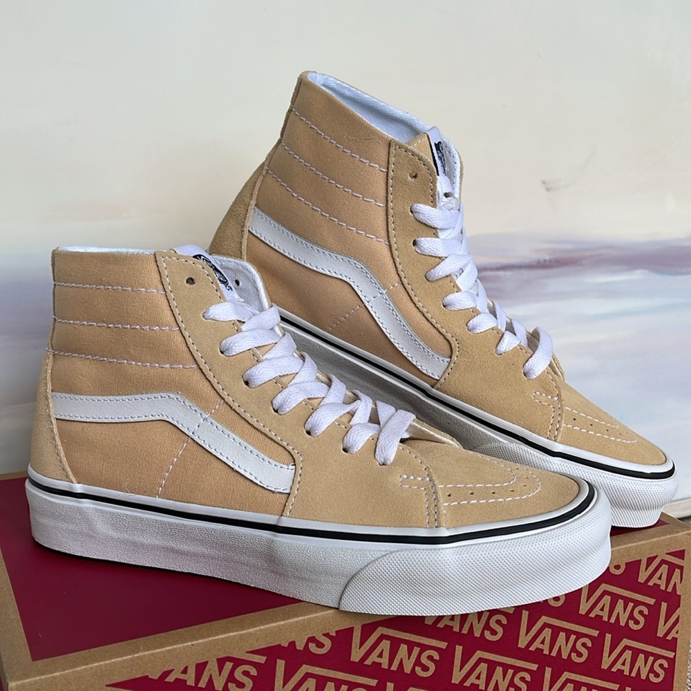 Vans Men’s Sk8-Hi Tapered
Color Theory Honey Peach
VN0A5KRUBLP
Sneakers - Picture 7 of 16